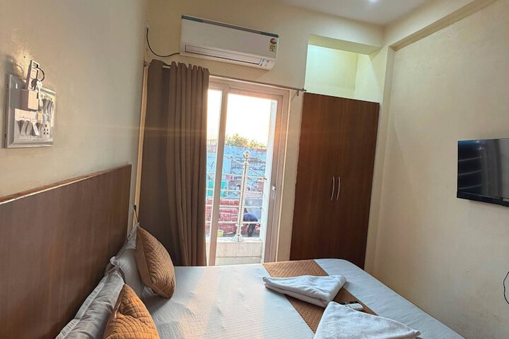 Room 5 of 14