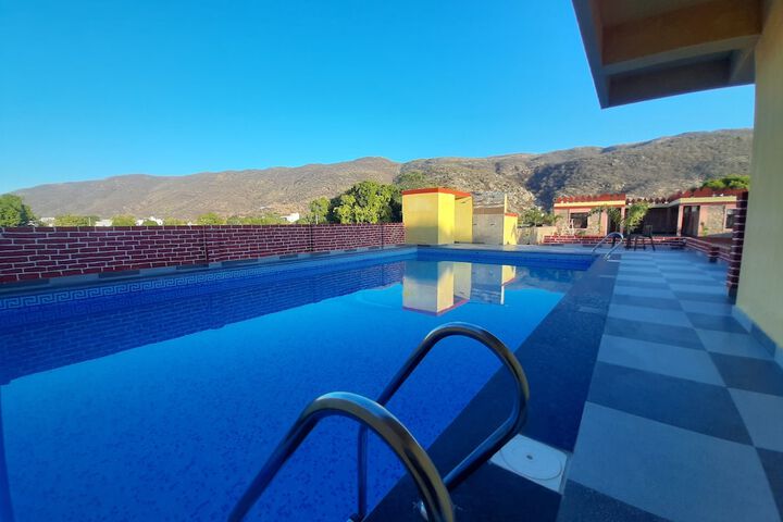 Pool 38 of 51