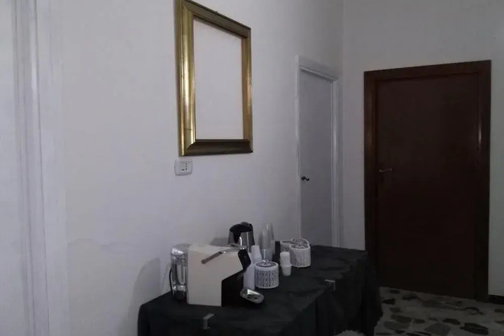 Room 4 of 10
