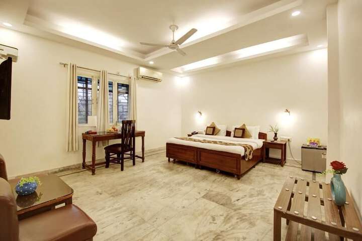 Room 8 of 30
