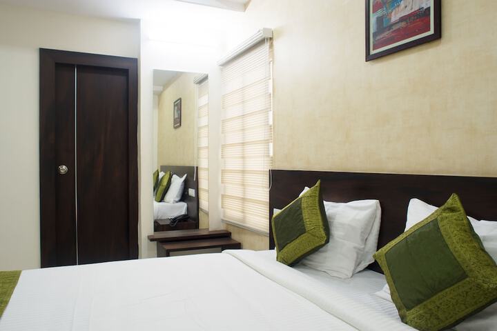 Room 6 of 31