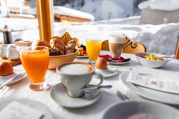 Breakfast/Coffee Service 104 of 131