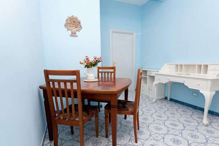 Room 27 of 62