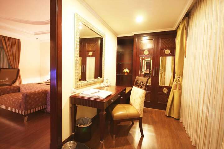 Room 21 of 76