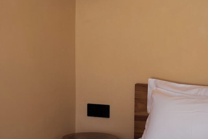 Room 27 of 61