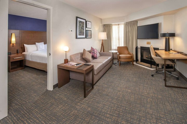 Studio Suite Queen Bed Accessible (6 of 19)