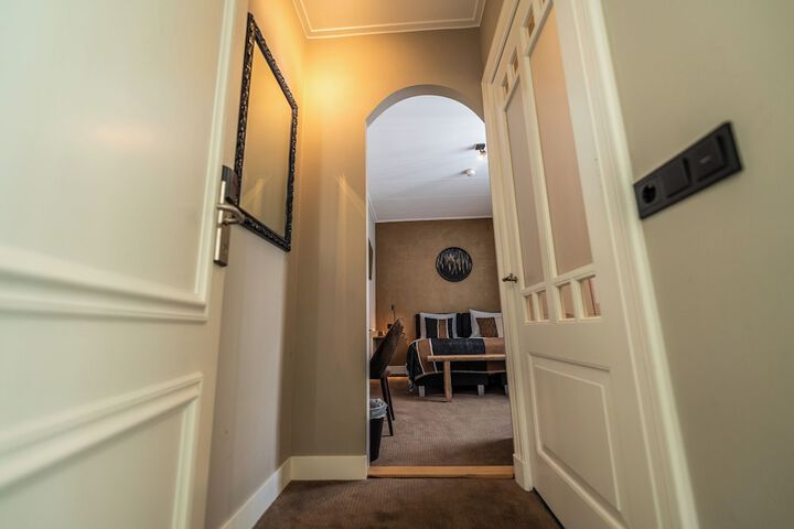 Room 16 of 34