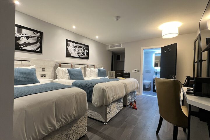 Room 13 of 33