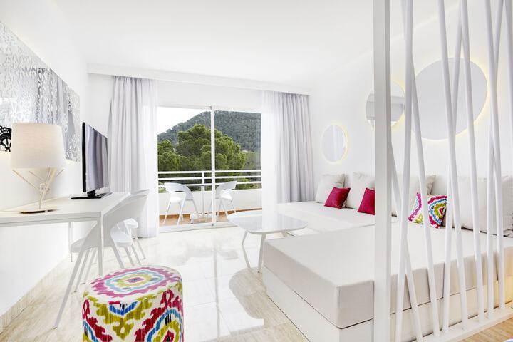 Room 10 of 48