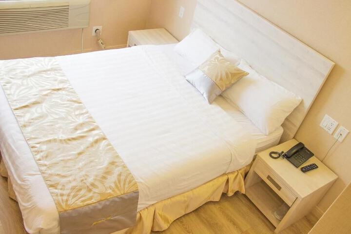 Standard Single King Bed (3 of 3)