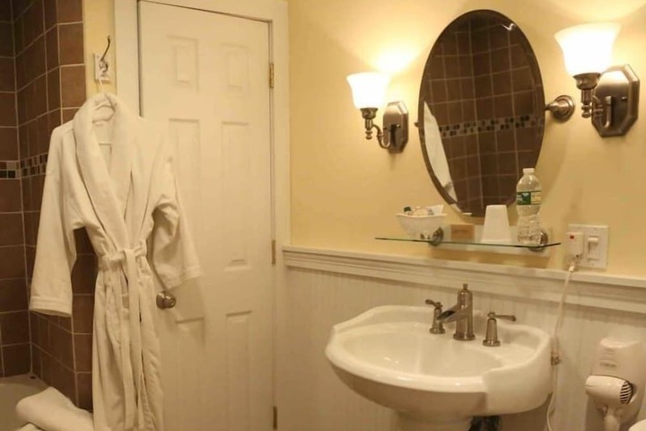 Room 21 of 77