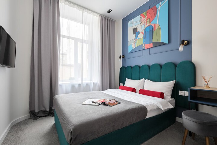 Room 10 of 37