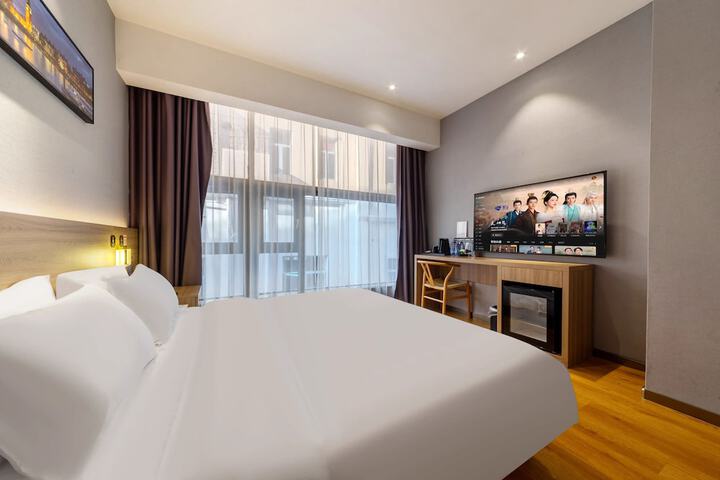 Room 17 of 48