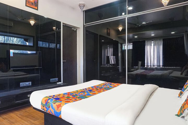 Room 14 of 33