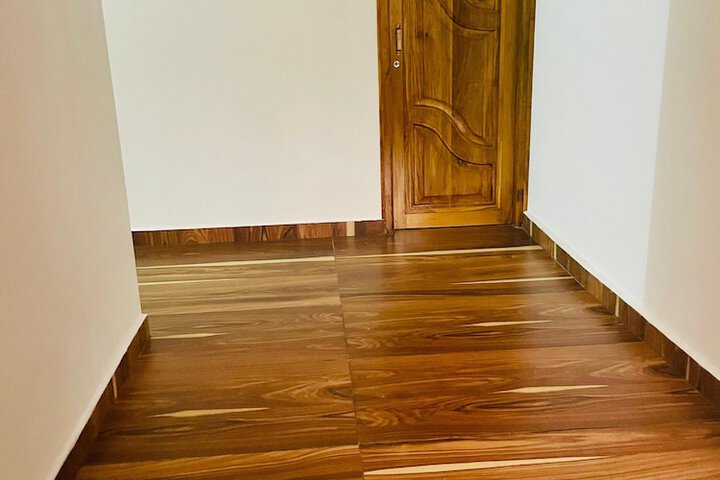 Room 10 of 13