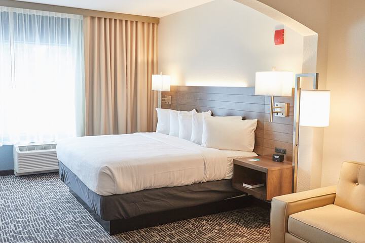 Business Studio Kingbed (8 of 12)