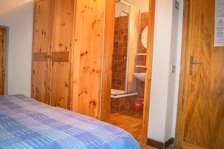 Room 46 of 94