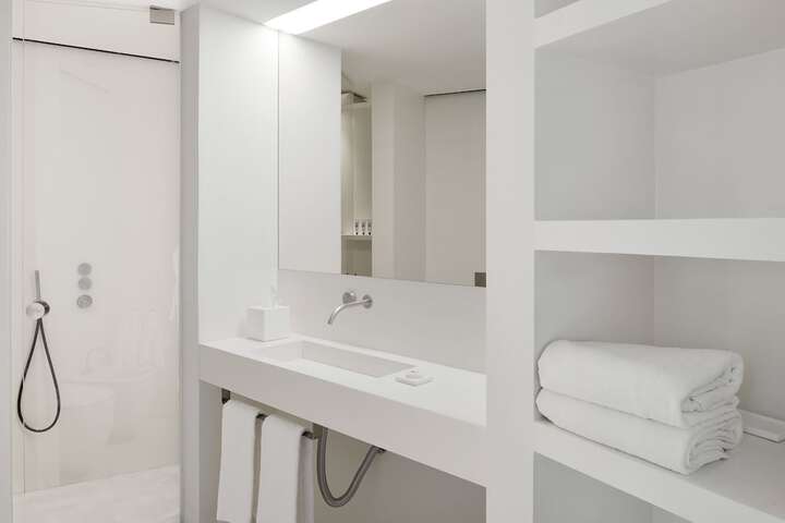 Room 43 of 71