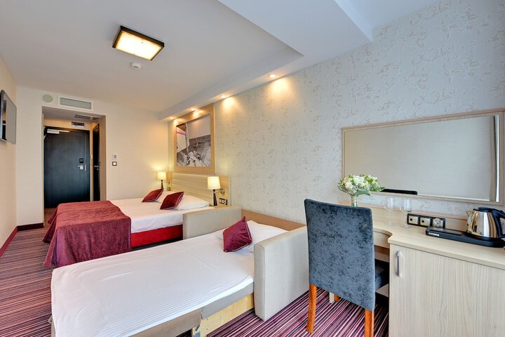 Room 10 of 70