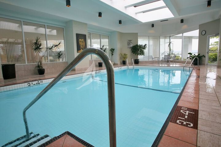 Hotel Pool