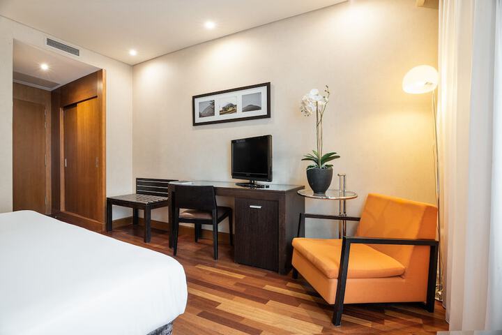 Room 10 of 84