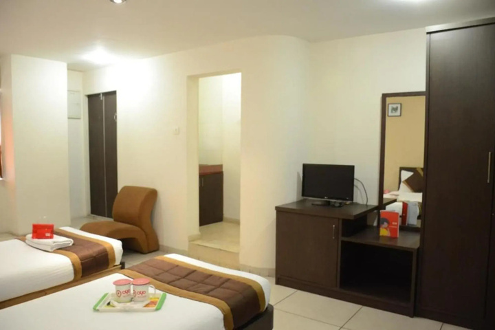 Room 2 of 10