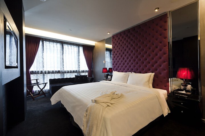 Room 11 of 69