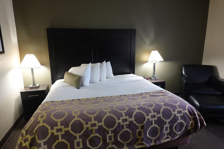 1 King Bed (9 of 14)