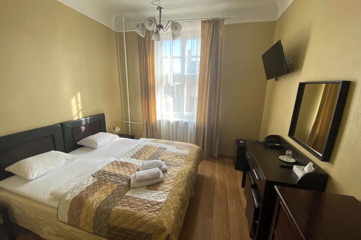 Room 152 of 272