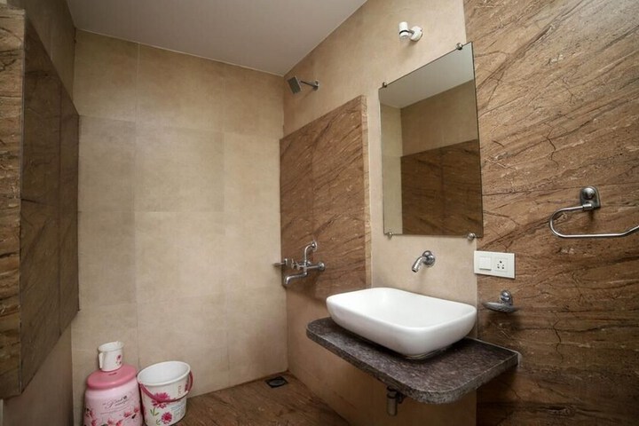 Room 16 of 25