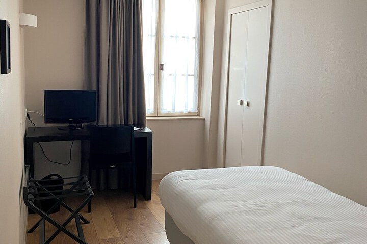 Room 25 of 63