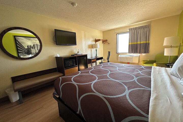 1 King Bed (9 of 9)