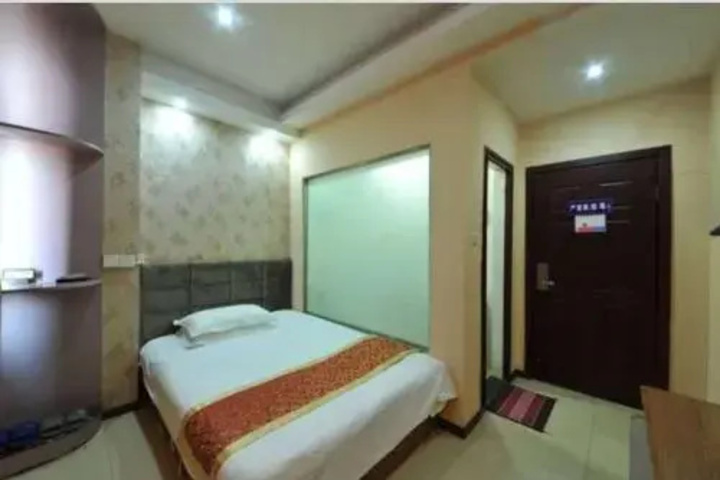 Room 5 of 6