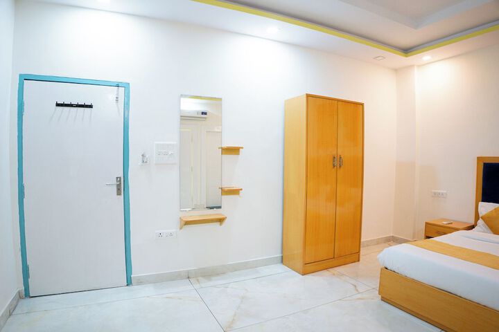 Room 4 of 15