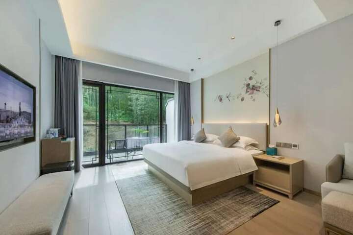 Room 8 of 34