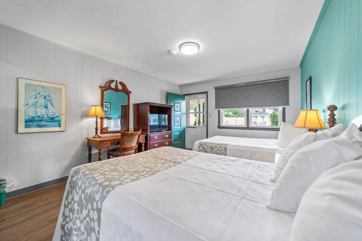 Double Deluxe Queen Bed (4 of 17)
