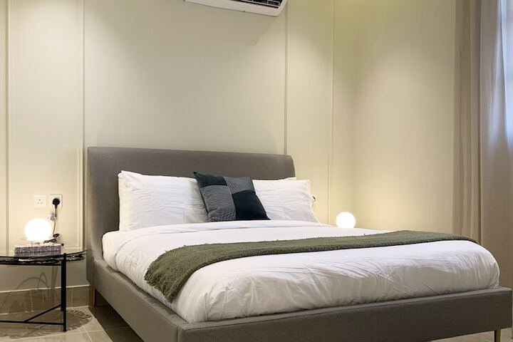 Room 5 of 18