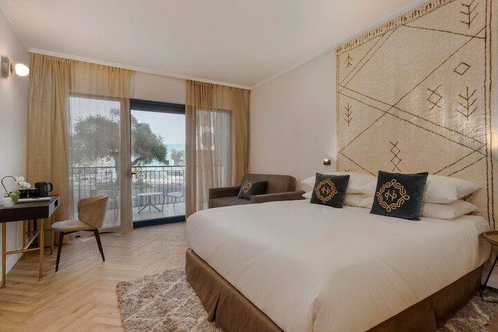 Room 16 of 46