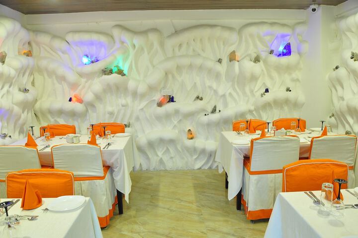 Dining 69 of 88
