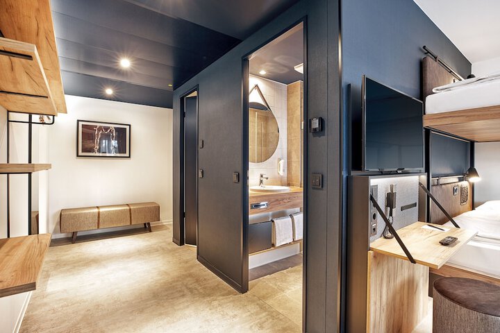 Room 18 of 45