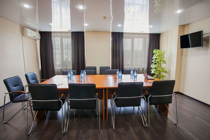Business Center 28 of 31