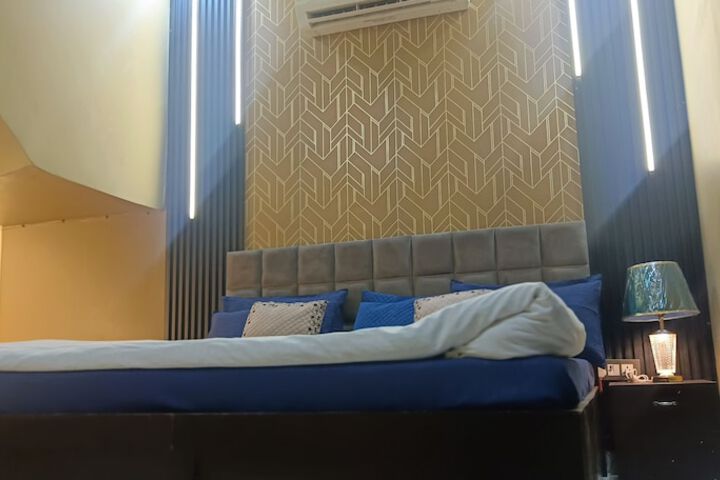 Room 11 of 31