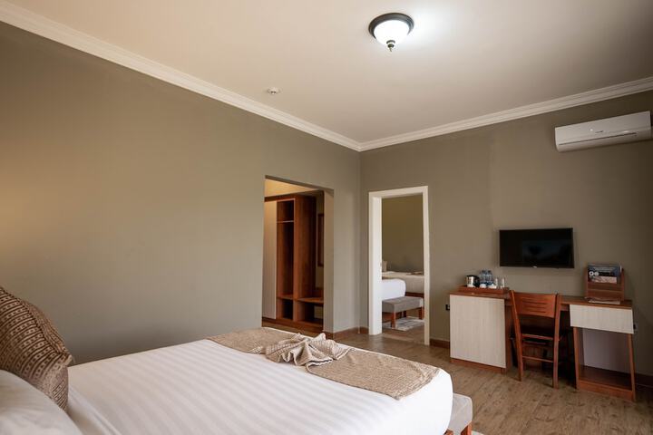 Room 13 of 36