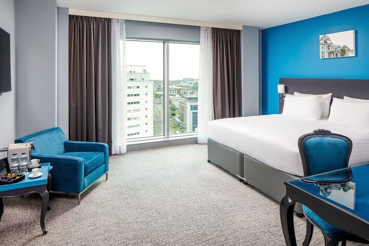 Room 4 of 25