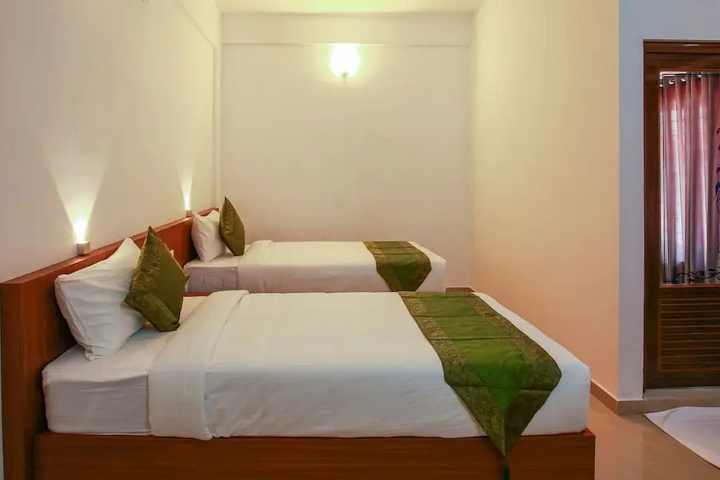 Room 4 of 13