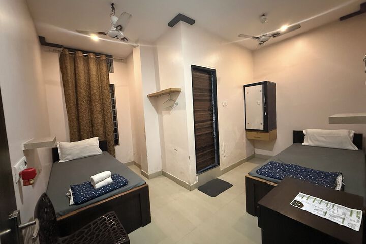 Room 18 of 25