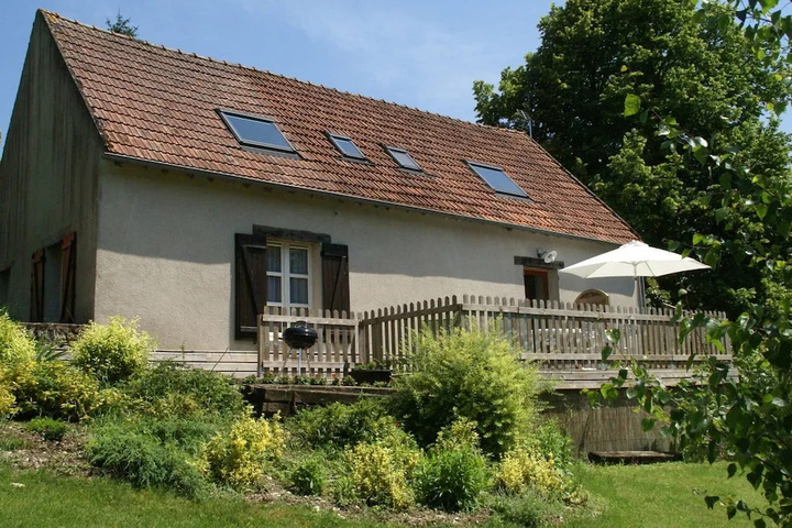 Fantastic Holiday Home With Large Garden in Cultural Surroundings of Saint-ay