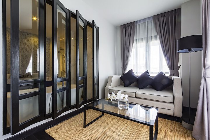 Room 10 of 80