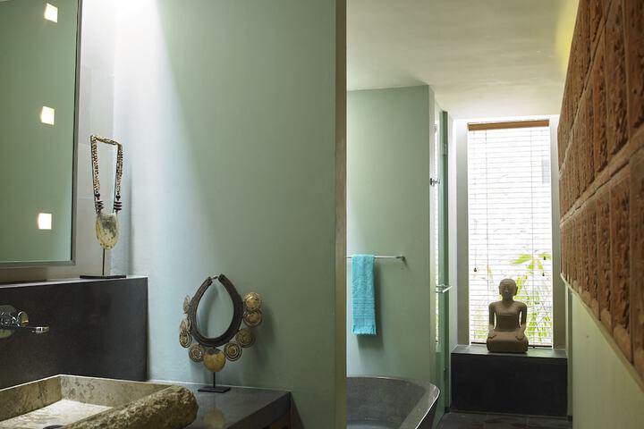 Room 26 of 148