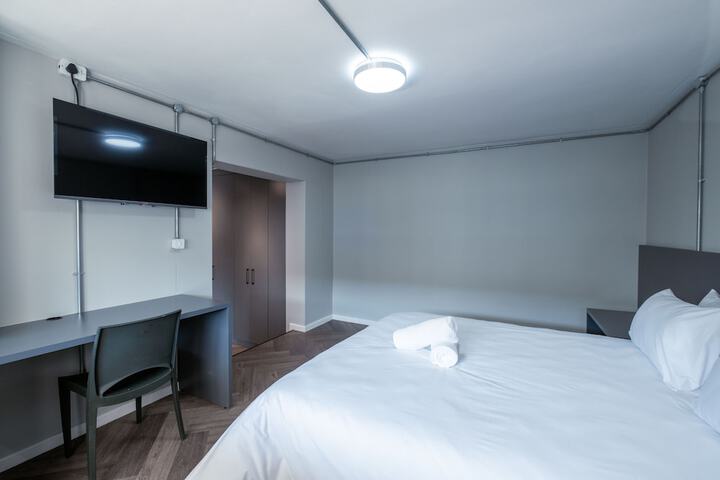 Room 12 of 42